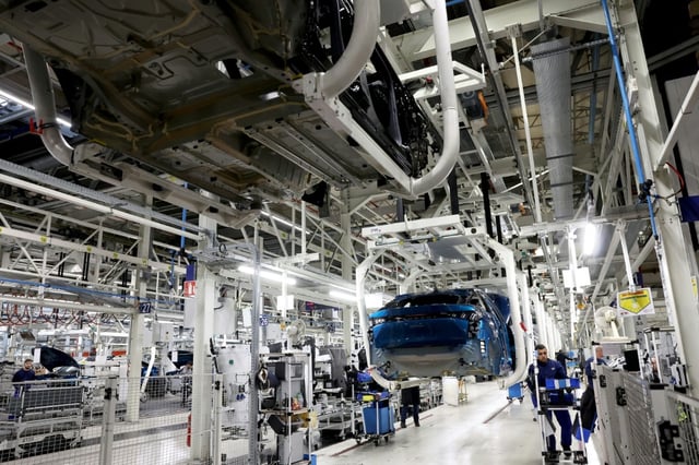 Ligne de production à l'usine Stellantis de Sochaux, dans le Doubs, le 3 octobre 2024.