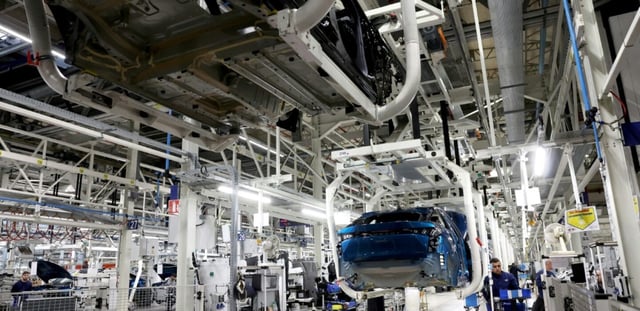 Ligne de production à l'usine Stellantis de Sochaux, dans le Doubs, le 3 octobre 2024.
