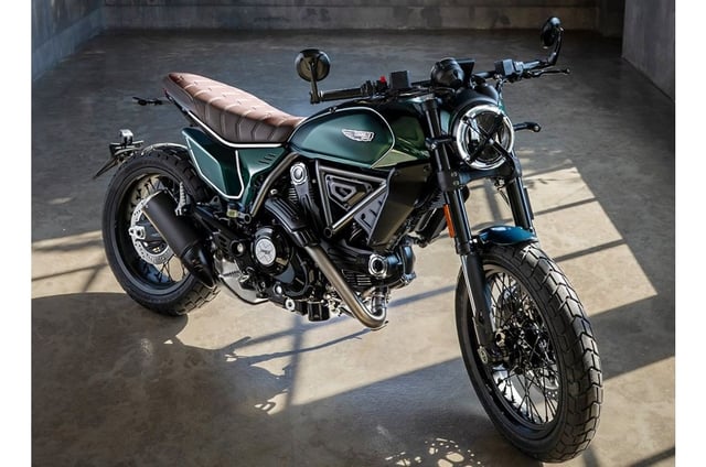 The Scrambler Nightshift is available in a single colour - Emerald Green.