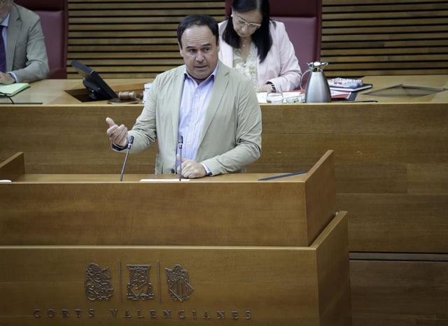 El síndic del PPCV, Juanfran Pérez Llorca, defiende la moción de reprobación a Albares, este miércoles.