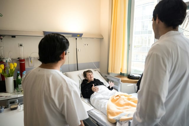 Ärztinnen und Ärzte mit einem Abschluss aus dem Ausland sollen künftig in Deutschland einfacher in ihrem Beruf arbeiten können.