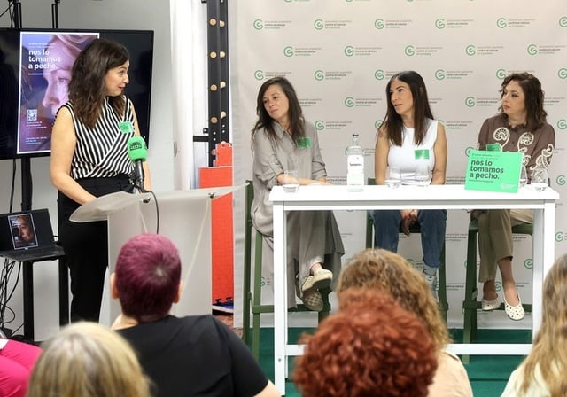 Tertulia organizada por la AECC Córdoba bajo el lema 'Nos lo tomamos a pecho'