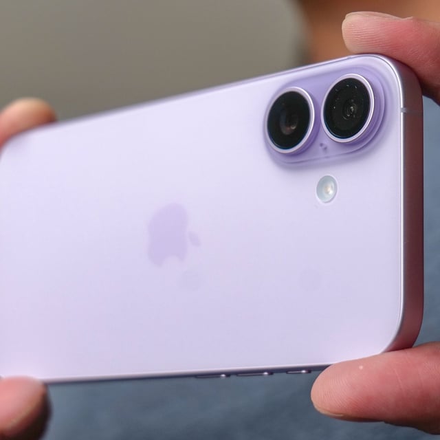 Apple iPhone 17 review.