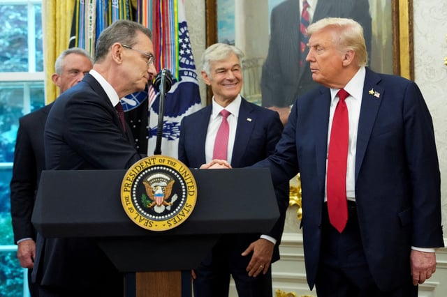 U.S. President Donald Trump shakes hands with Pfizer CEO Albert Bourla, on the day he announces a deal with Pfizer to sell drugs at lower prices, in the Oval office of the White House in Washington, D.C., U.S., September 30, 2025. REUTERS/Ken Cedeno