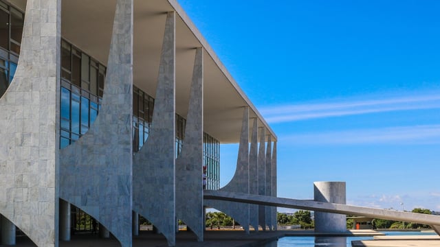 Novo bloqueio acumula R$ 12,1 bilhões em 2025 e inclui emendas parlamentares para cumprir arcabouço fiscal.
