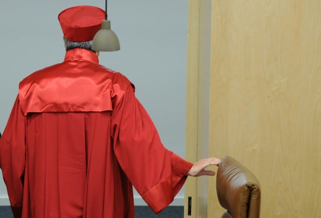 Die von der SPD für das Bundesverfassungsgericht nominierte Rechtswissenschaftlerin Frauke Brosius-Gersdorf hält ihren Rückzug auf Druck der Unionsfraktion weiterhin für problematisch. Scharfe Kritik übte sie am Verhalten von Kanzler Friedrich Merz.