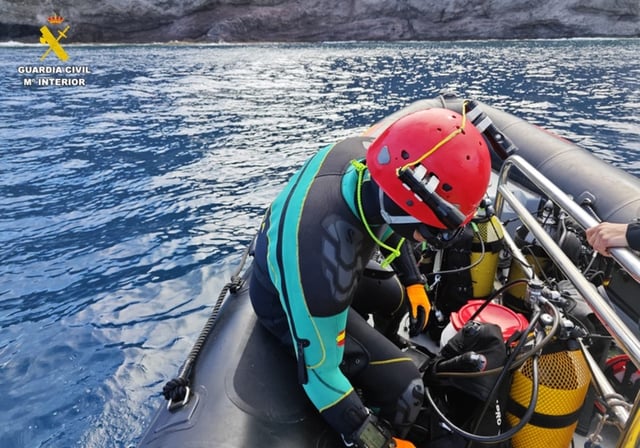 Dispositivo de búsqueda del pescador desaparecido por mar