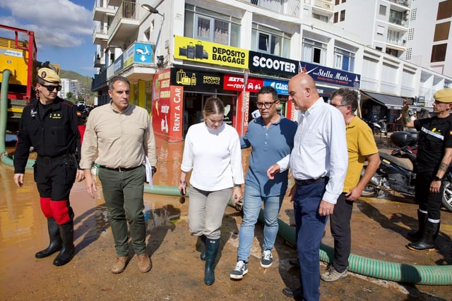 La presidenta del Govern se encuentra en Ibiza para comprar en primera persona los daños causados por la borrasca ex-Gabrielle.