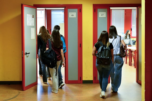 TURIN, ITALY - SEPTEMBER 10: Students enter the school at Vittorio Alfieri Classical High School on September 10, 2025 in Turin, Italy. The school year begins today in Italy and some of its regions. (Photo by Stefano Guidi/Getty Images)
