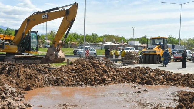 Acceso Sur, en plena obra por el socavón.