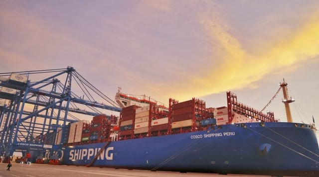 Puerto de Chancay recibe carga para el mercado nacional, pero también para países vecinos, además de generar transbordos para la exportación al mercado asiático. Foto: Presidencia.