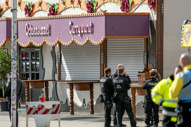 Le festival restera fermé au minimum jusqu'à 17 heures.
