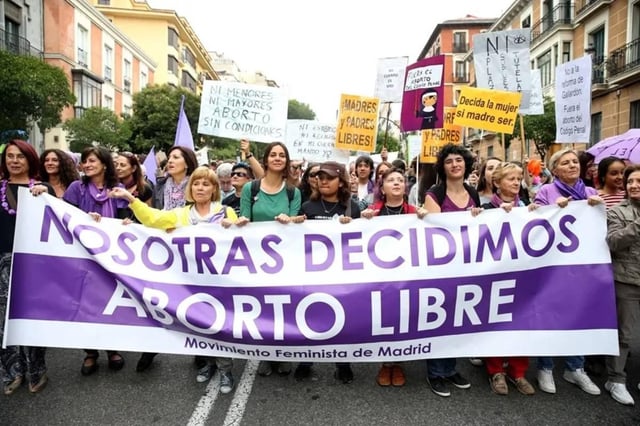 Participantes en una manifestación a favor del aborto.