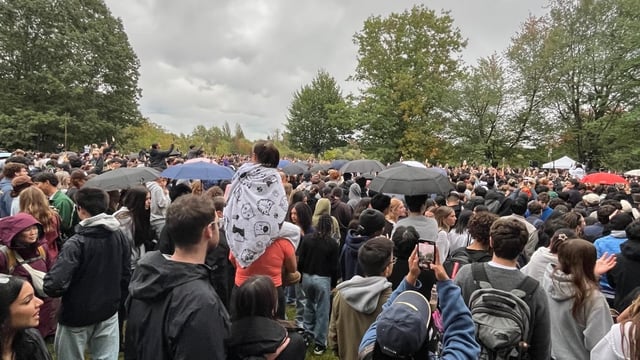 Daniel Caesar's free, surprise show, next to Trout Lake in East Vancouver, drew thousands of fans from across the region on Tuesday, Sept. 30, 2025.