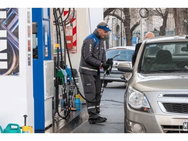 Antes de las elecciones, se suspendió el ajuste mensual en los impuestos a los Combustibles