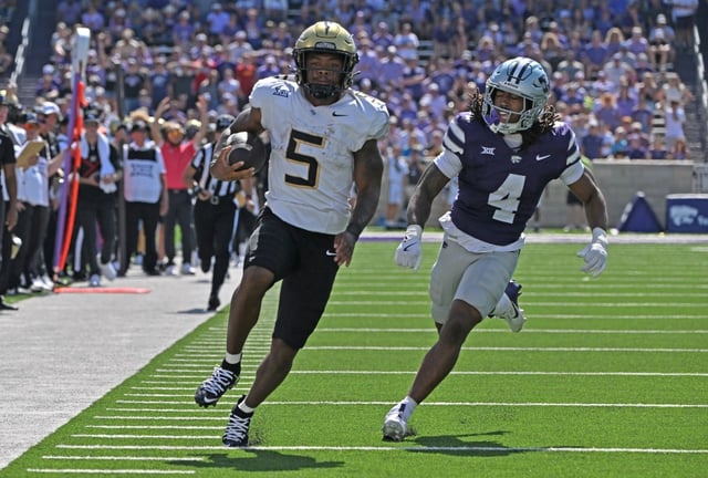 UCF running back Jaden Nixon scores on a 54-yard run in the second half at Kansas State on Sept. 27. (Photo by Peter Aiken/Getty Images)