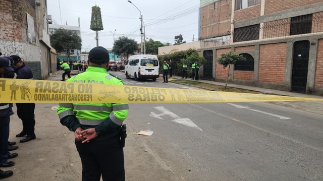 Un ataque armado contra una combi del consorcio Vía Colonial, en la urbanización Los Pilares, terminó con el fallecimiento del cobrador y dejó varios heridos. El hecho ocurrió esta mañana en el Callao. (Foto: LDC Noticias/Facebook)