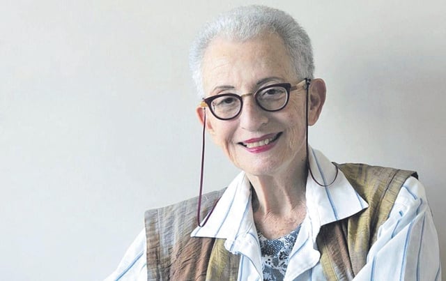 Hélène Cixous, la escritora francoargelina ganadora del Premio Formentor de las Letras 2025. 31/03/2025 La escritora y filósofa franco-argelina Hélène Cixous se alza con Premio Formentor de las Letras 2025. El jurado destaca su contribución "a configurar la conciencia de lo femenino y su emancipación de las inercias ciegas de la historia" CULTURA EDITIONS GALLIMARD