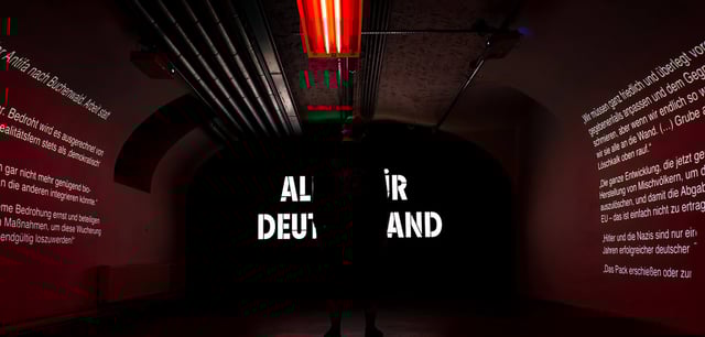 Die Lichtinstallation „Hallender Hass“ von Melisa Kujević