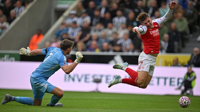 TOPSHOT-FBL-ENG-PR-NEWCASTLE-ARSENAL