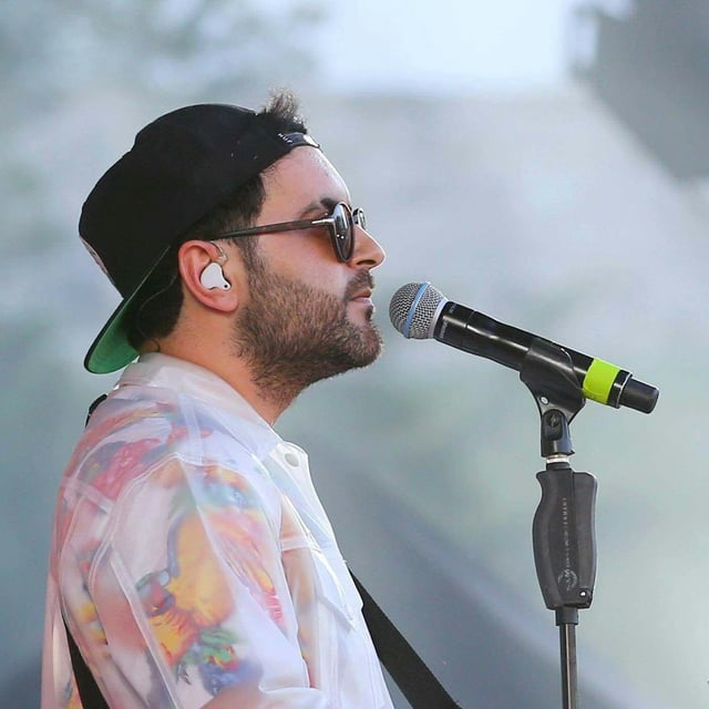 Rapper Chefket bei einem Benefizkonzert in der Parkbühne Wuhlheide