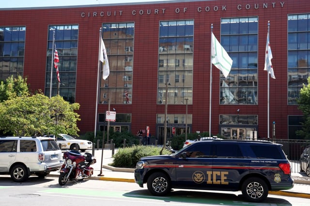 U.S. Immigration and Customs Enforcement agent inside an ICE vehicle sits outside Domestic Violence Court, 555 W. Harrison, in Chicago, Sept. 15, 2025. (Antonio Perez/Chicago Tribune)