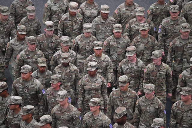 Soldados de la División de Montaña del Ejército de Estados Unidos durante un desfile en Washington el pasado 14 de junio. (Foto: Alex WROBLEWSKI / AFP)
