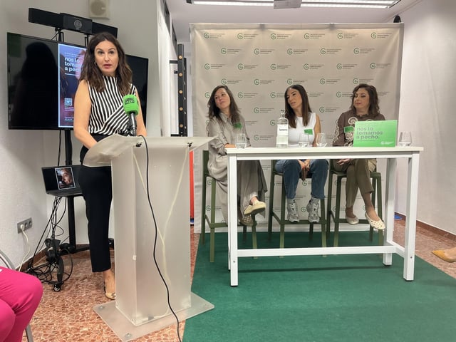 Encarnación Ortiz, Pilar Gutiérrez y Encarnación Hens, pacientes que han contado su experiencia durante la presentación de la campaña.
