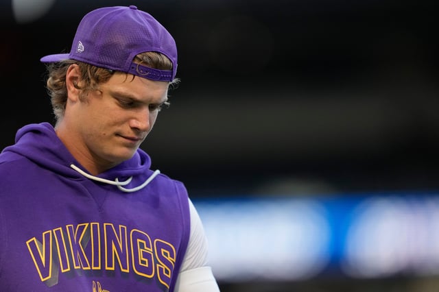 CHICAGO, ILLINOIS - SEPTEMBER 08: J.J. McCarthy #9 of the Minnesota Vikings warms up before the game against the Chicago Bears at Soldier Field on September 08, 2025 in Chicago, Illinois. (Photo by Patrick McDermott/Getty Images)