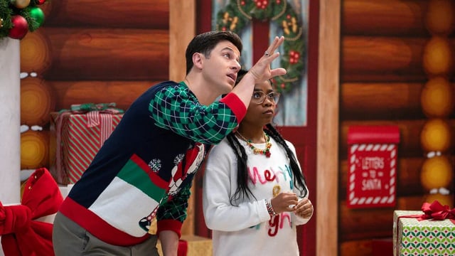 David Henrie directing Taylor Cora on "Wizards of Waverly Place" (Disney/Eric McCandless)