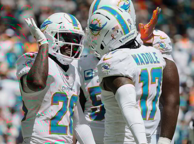 Dolphins running back De’Von Achane and receiver Jaylen Waddle celebrate Waddle’s touchdown catch against New England on Sunday, Sept. 14, 2025, at Hard Rock Stadium in Miami Gardens. (Joe Cavaretta/South Florida Sun Sentinel)