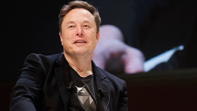 New York – Tesla-Boss Elon Musk (54) hat als erster Mensch überhaupt die Schallmauer von 500 Milliarden Dollar Vermögen durchbrochen...