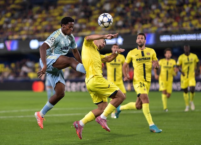 Soccer Football - UEFA Champions League - Villarreal v Juventus - Estadio de la Ceramica, Villarreal, Spain - October 1, 2025 Villarreal's Georges Mikautadze in action with Juventus' Jonathan David REUTERS/Pablo Morano
