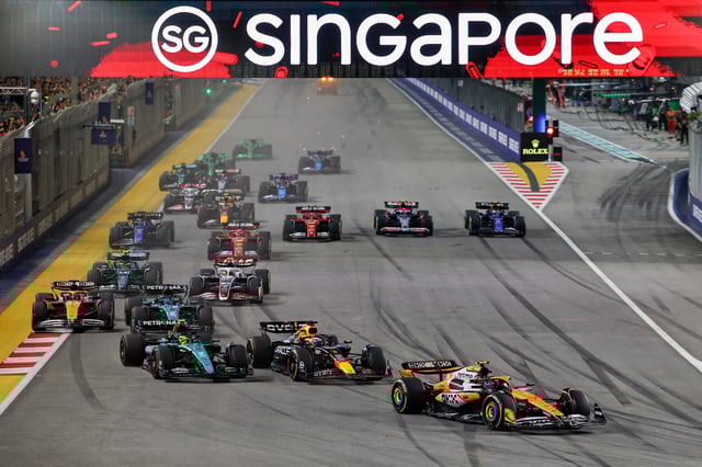 SINGAPORE, SINGAPORE - SEPTEMBER 22: The race start during the F1 Grand Prix of Singapore at Marina Bay Street Circuit on September 22, 2024 in Singapore, Singapore. (Photo by Qian Jun/MB Media/Getty Images)