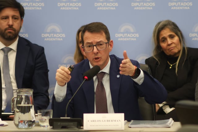 Comisión de Presupuesto y Hacienda en la Cámara de Diputados de la Nación. Preside José Luis Espert, invitado Secretario Carlos Guberman. 01/10/2025