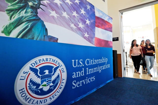 La oficina del Servicio de Ciudadanía e Inmigración de Estados Unidos en Miami (Archivo)