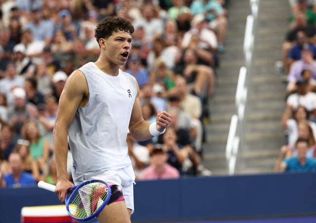Tennis - U.S. Open - Flushing Meadows, New York, United States - August 29, 2025 Ben Shelton of the U.S. reacts during his third round match against France's Adrian Mannarino REUTERS/Kevin Lamarque/ File Photo
