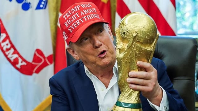Trump, con la Copa del Mundo.