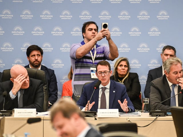Comisión de presupuesto y hacienda por el 
Presupuesto 2026 
Carlos Guberman Pablo Quirno
Jose Luis Espert

Foto Federico Lopez Claro - FTP CLARIN IMG_1193.JPG Z RGonzalez gonzalez