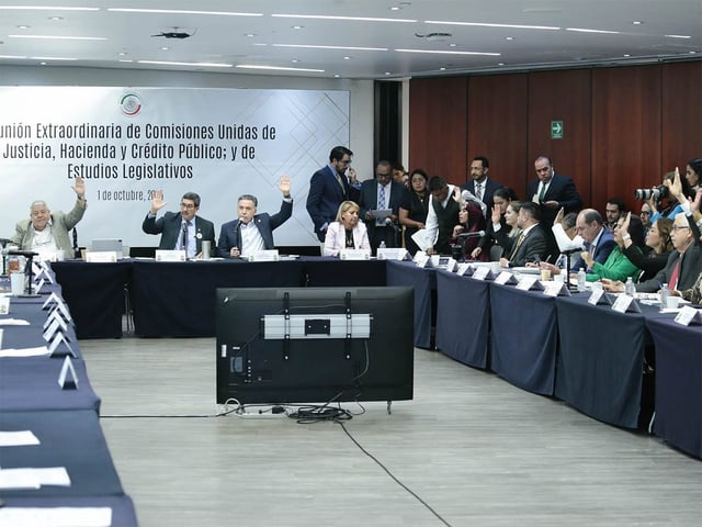 Integrantes de las comisiones unidas de Justicia, Hacienda y Estudios Legislativos del Senado