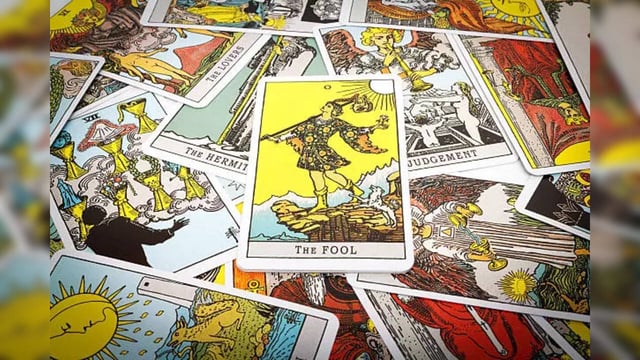 Dussehra 2025: Daily Tarot Predictions for Every Zodiac Sign with Special Remedies & Vastu Tips