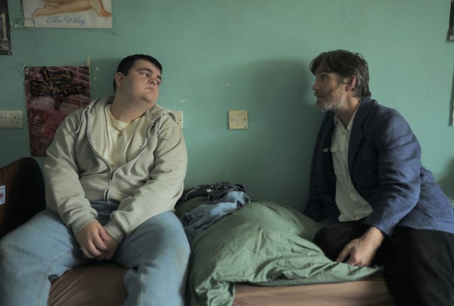 “Cillian Murphy” encarna a Steve, un director de internado al límite en pleno Reino Unido de los noventa (Foto: Netflix)