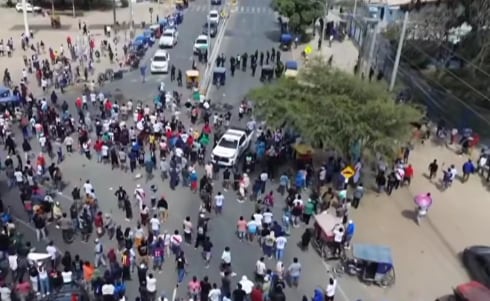 Los manifestantes instalaron piquetes en Paita, Sechura y Catacaos, bloqueando accesos y dejando aisladas varias zonas de la región. Foto: captura