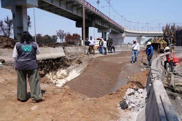 Se descartó de manera contundente que se trate de un socavón provocado por una fuga en el drenaje. | Crédito: Secretaría de Gestión Integral del Agua (@SEGIUAGUA)