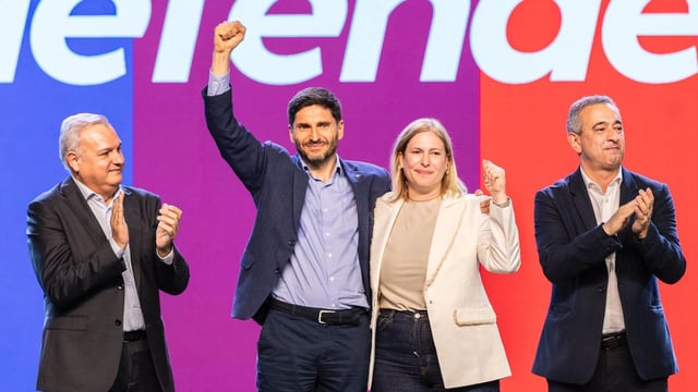 Pablo Farías, Maximiliano Pullaro, Gisela Scaglia y Pablo Javkin, los oradores del acto de campaña.