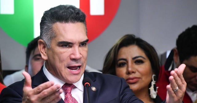 Alejandro Moreno Cárdenas, dirigente nacional del Partido Revolucionario Institucional (PRI), anunció este miércoles que denunciará a nivel nacional e internacional a la Presidenta Claudia Sheinbaum Pardo. Foto: Mario Jasso, Cuartoscuro