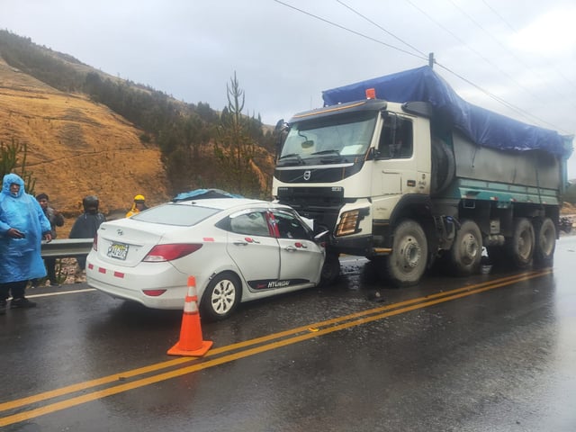 Accidente también dejó un herido grave en la vía Interoceánica
