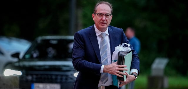 Alexander Dobrindt (CSU) auf dem Weg zur Klausurtagung. Der Innenminister hat einiges vor