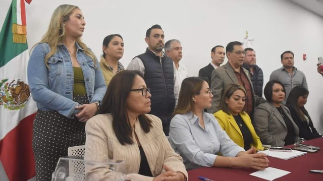 Realizan sesión de pleno con los 13 diputados del bloque de la 4T para imponer a su planilla