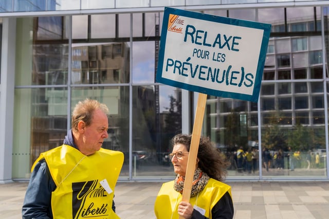 Manifestation aux douze prévenus d’Ultime liberté devant le tribunal, le 15 Septembre. 